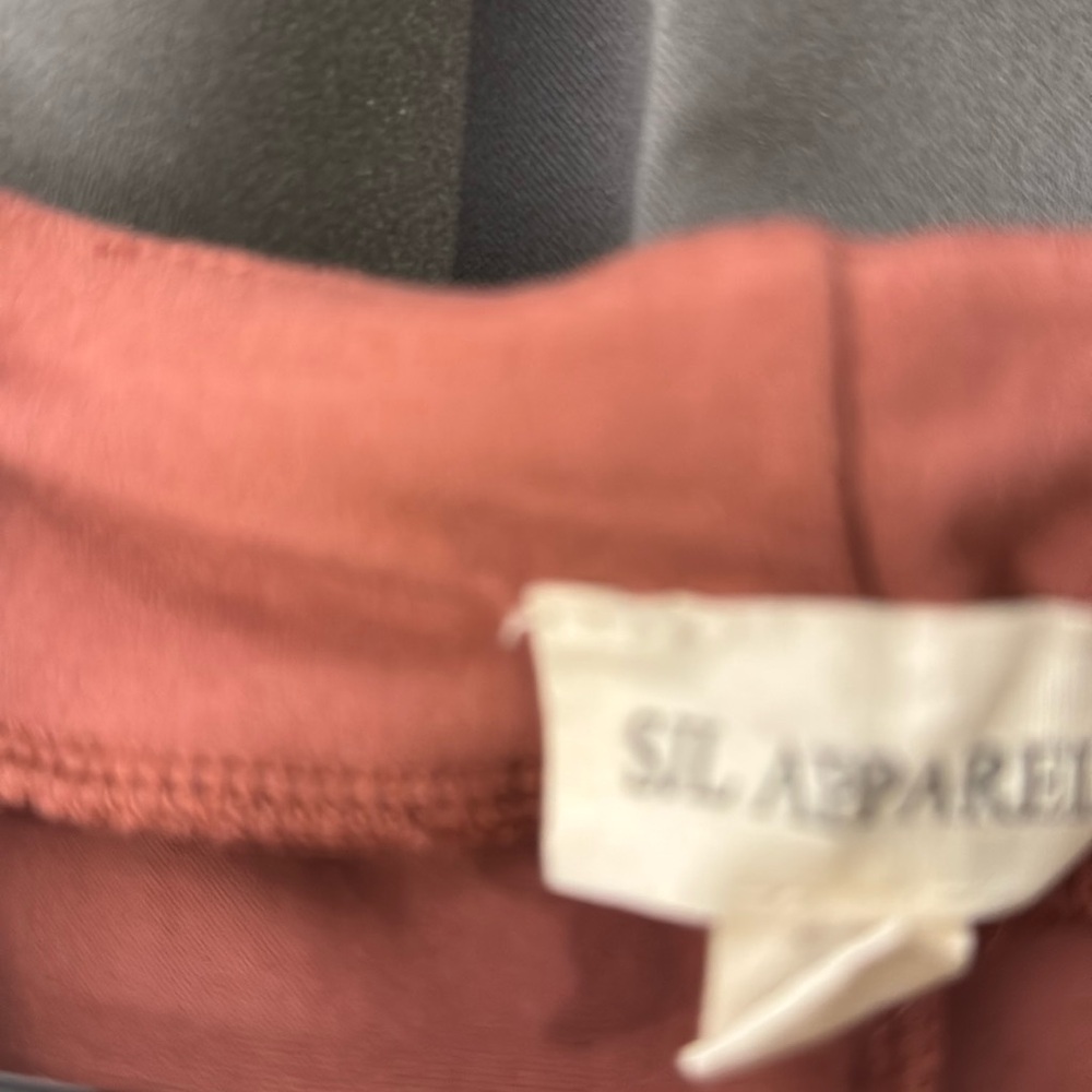 Copper like color with a soft feel pants jumper spandex set that zips up
